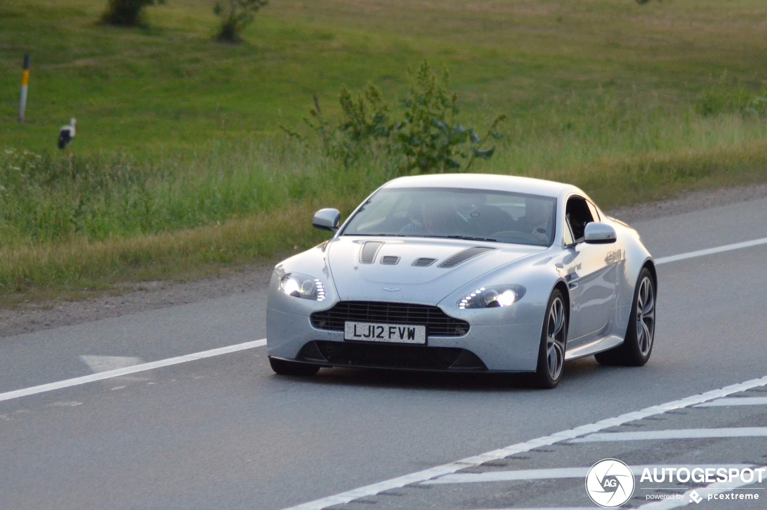 Aston Martin V12 Vantage