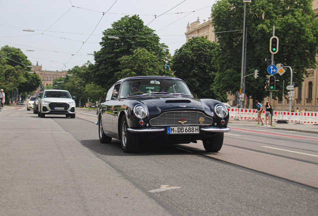 Aston Martin DB6 Vantage MKI