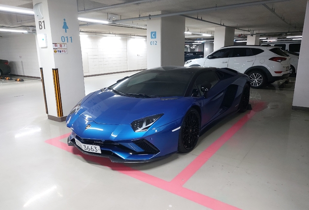 Lamborghini Aventador S LP740-4 Roadster