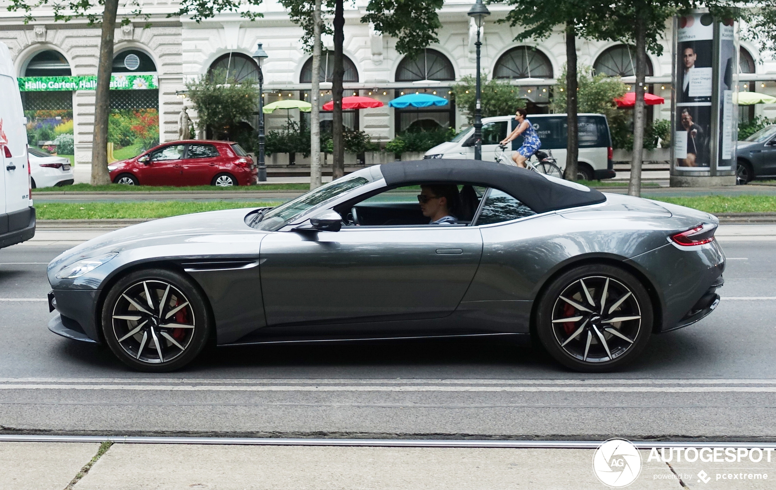 Aston Martin DB11 V8 Volante