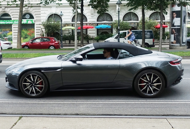 Aston Martin DB11 V8 Volante