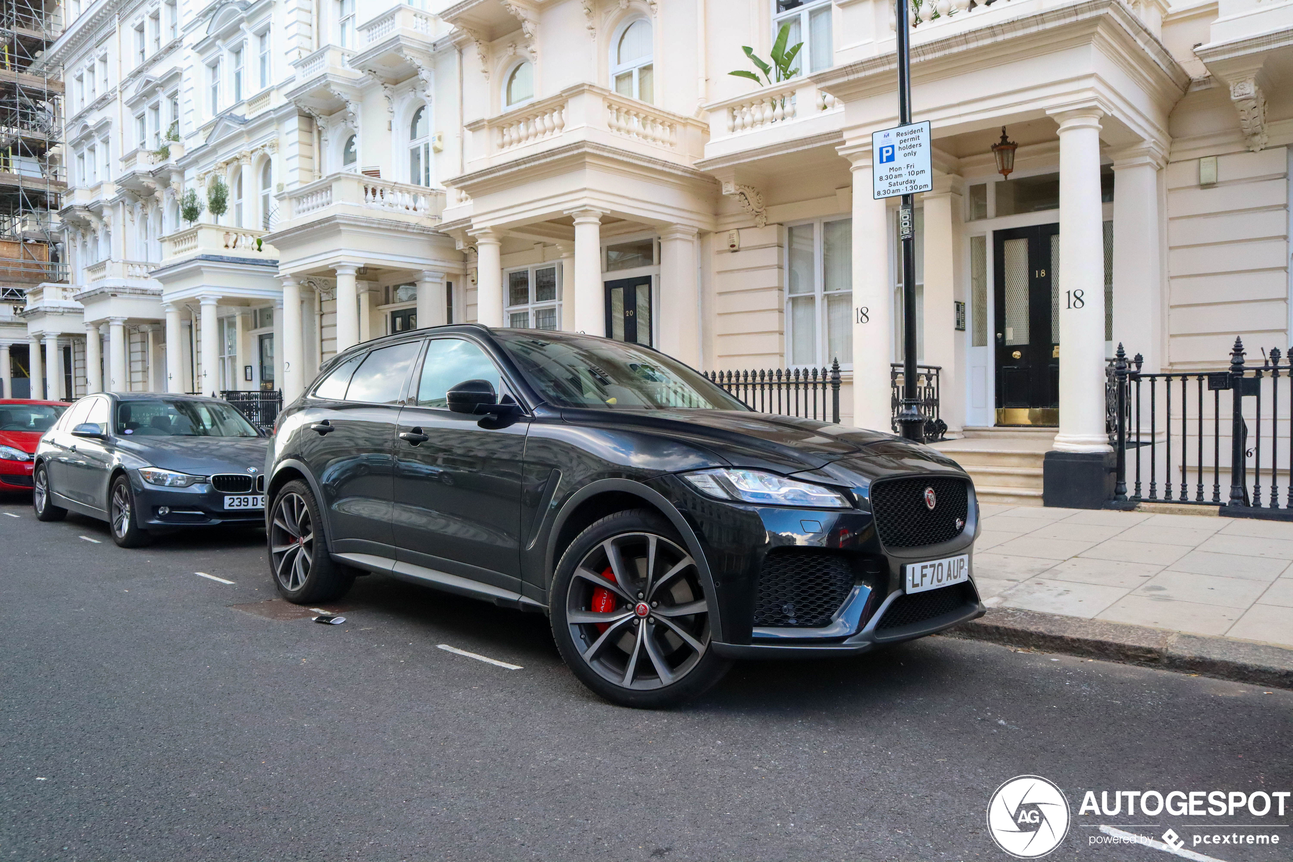 Jaguar F-PACE SVR