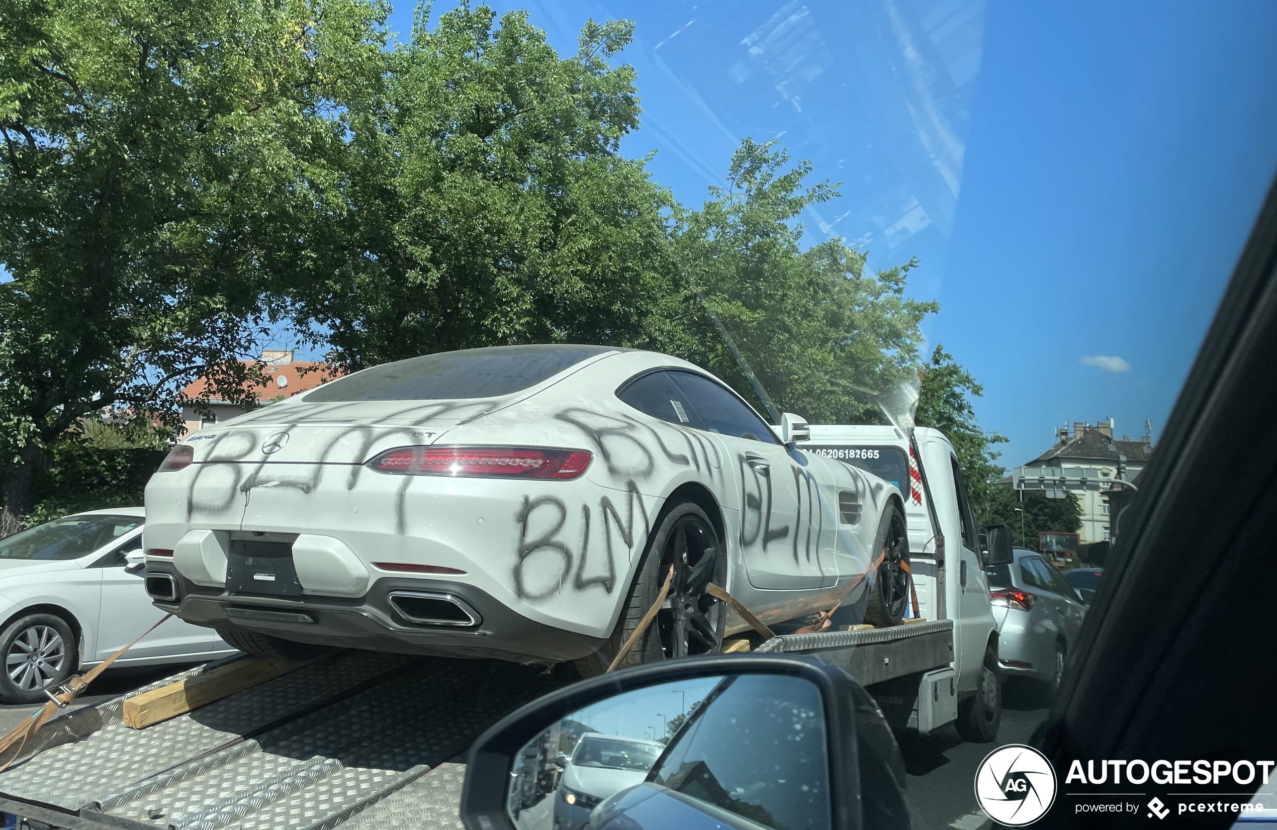 Pijnlijk, Mercedes-AMG GT gevandaliseerd