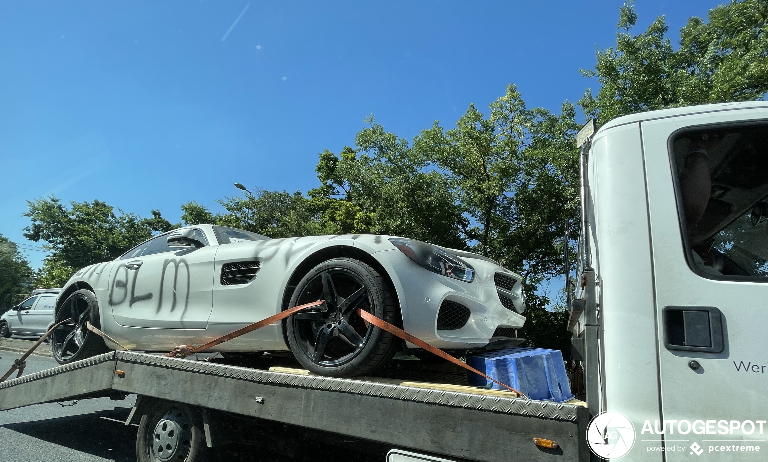 Pijnlijk, Mercedes-AMG GT gevandaliseerd