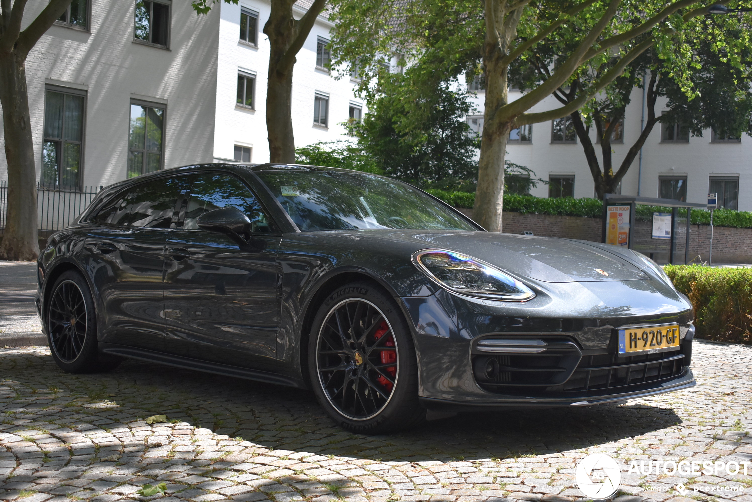 Porsche 971 Panamera GTS Sport Turismo