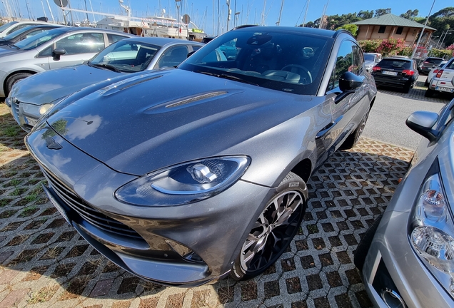 Aston Martin DBX