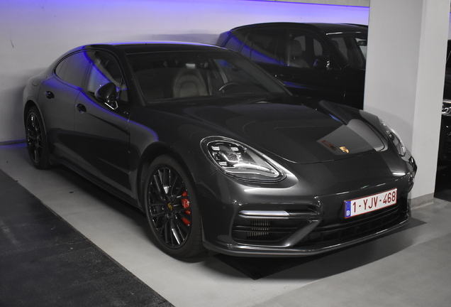 Porsche 971 Panamera Turbo