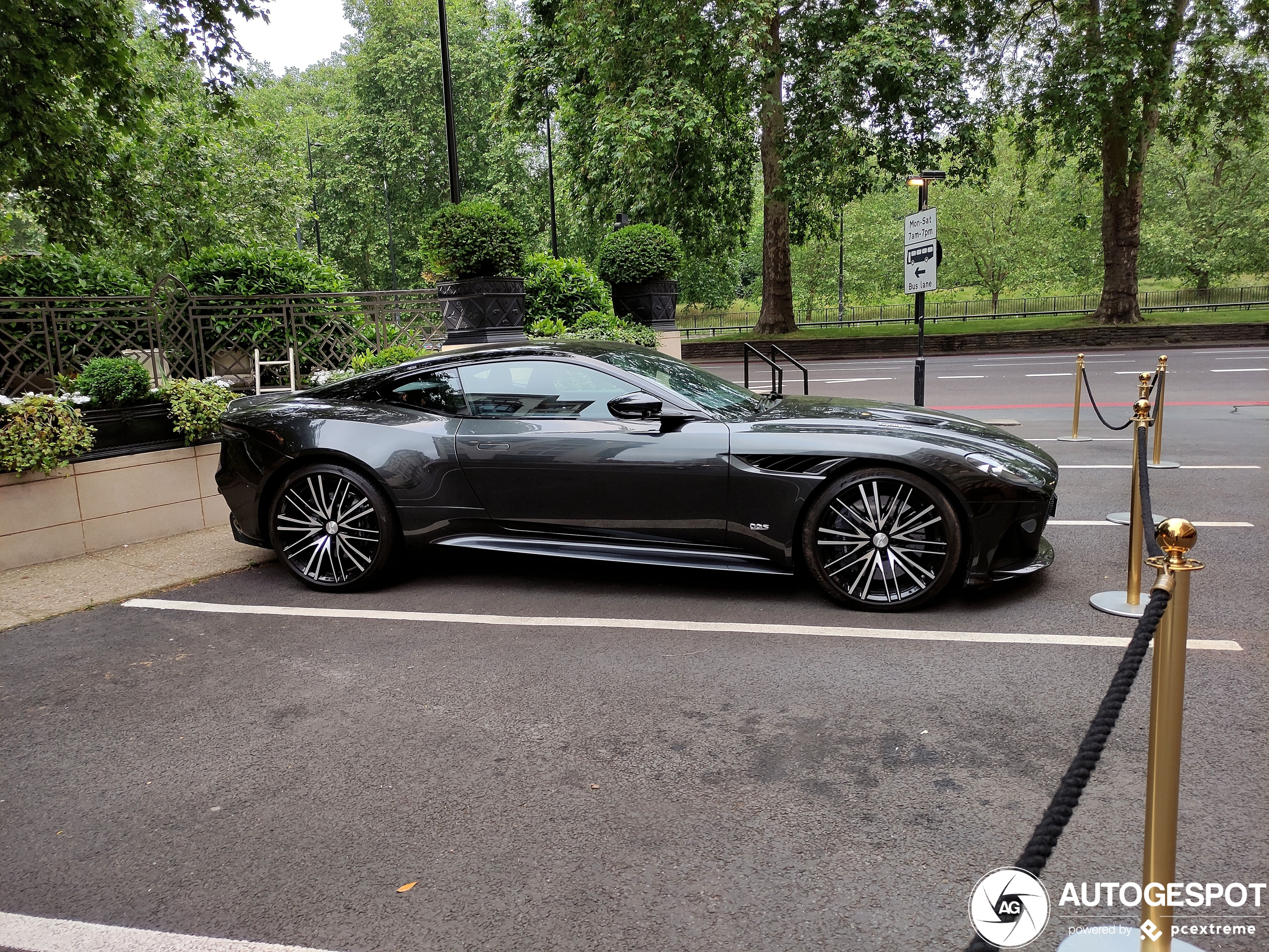 Aston Martin DBS Superleggera