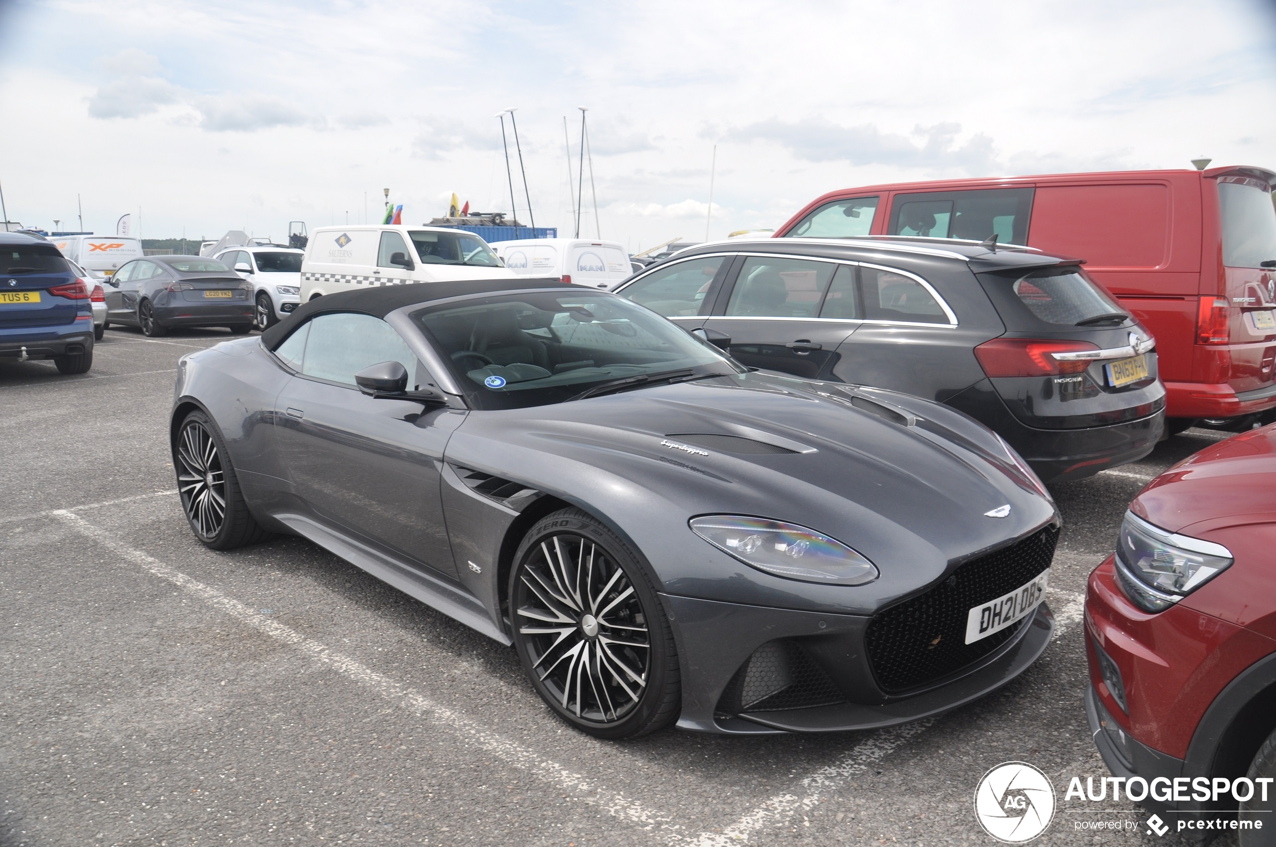 Aston Martin DBS Superleggera Volante