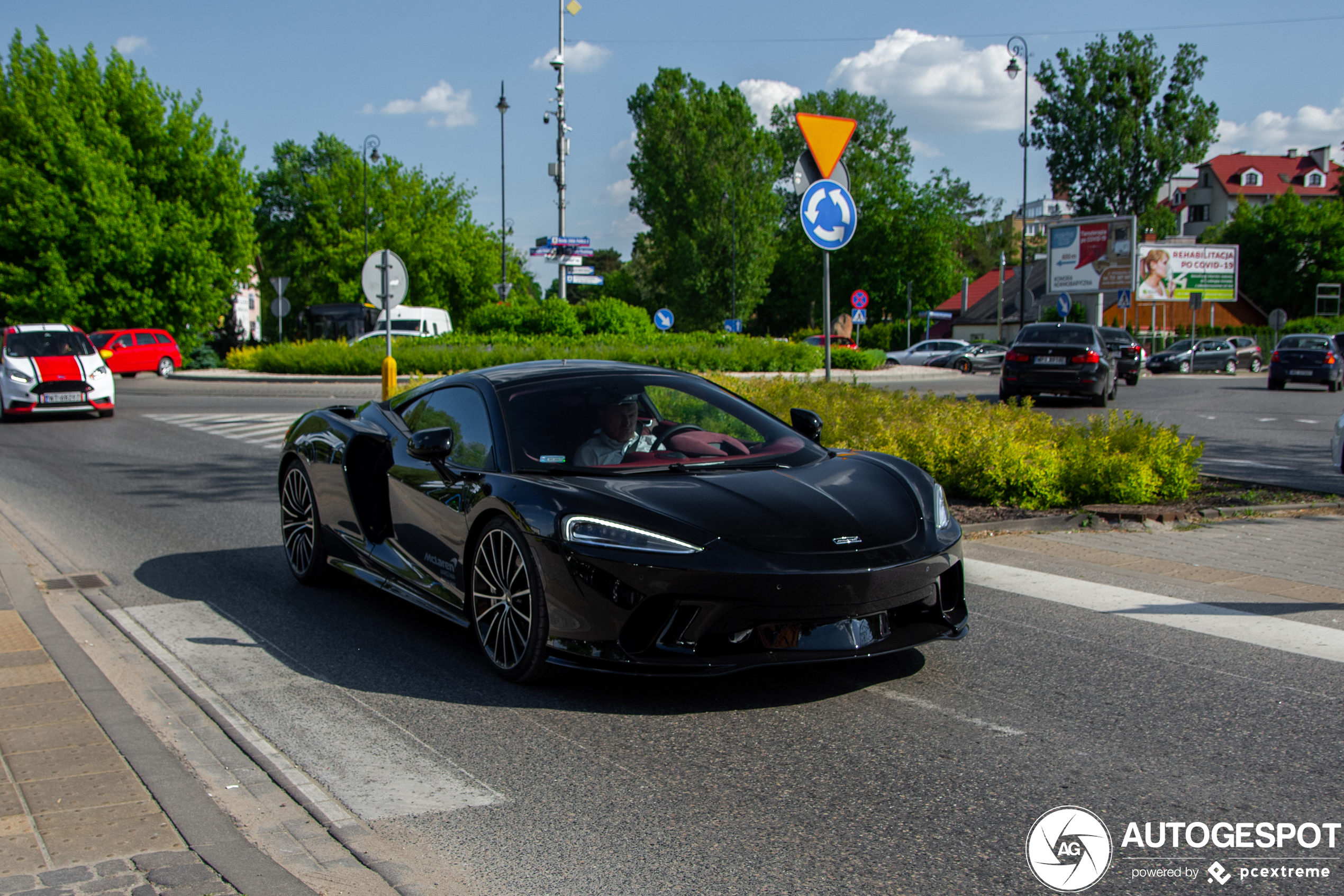 McLaren GT