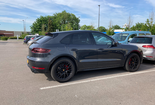 Porsche 95B Macan GTS