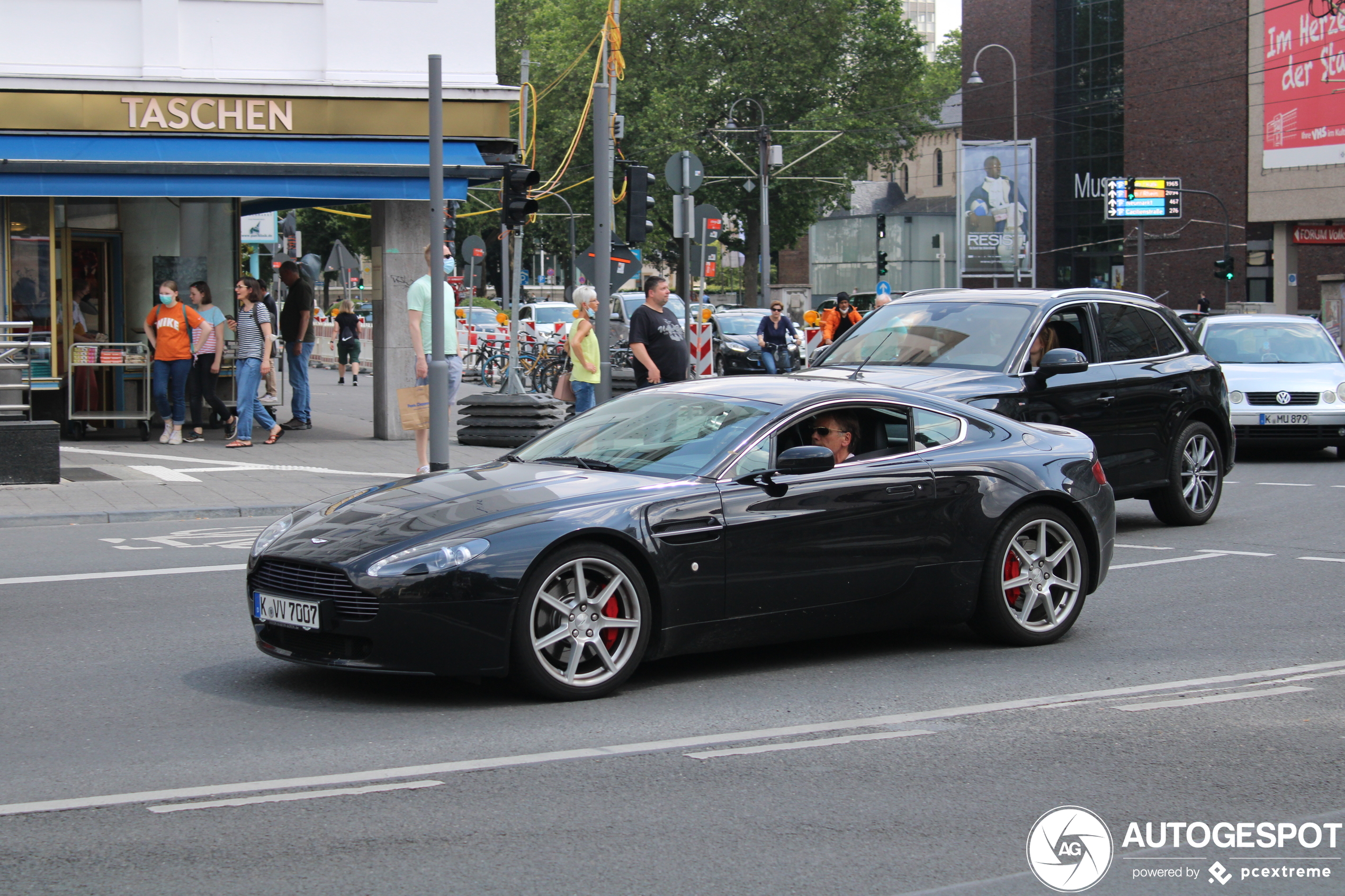 Aston Martin V8 Vantage