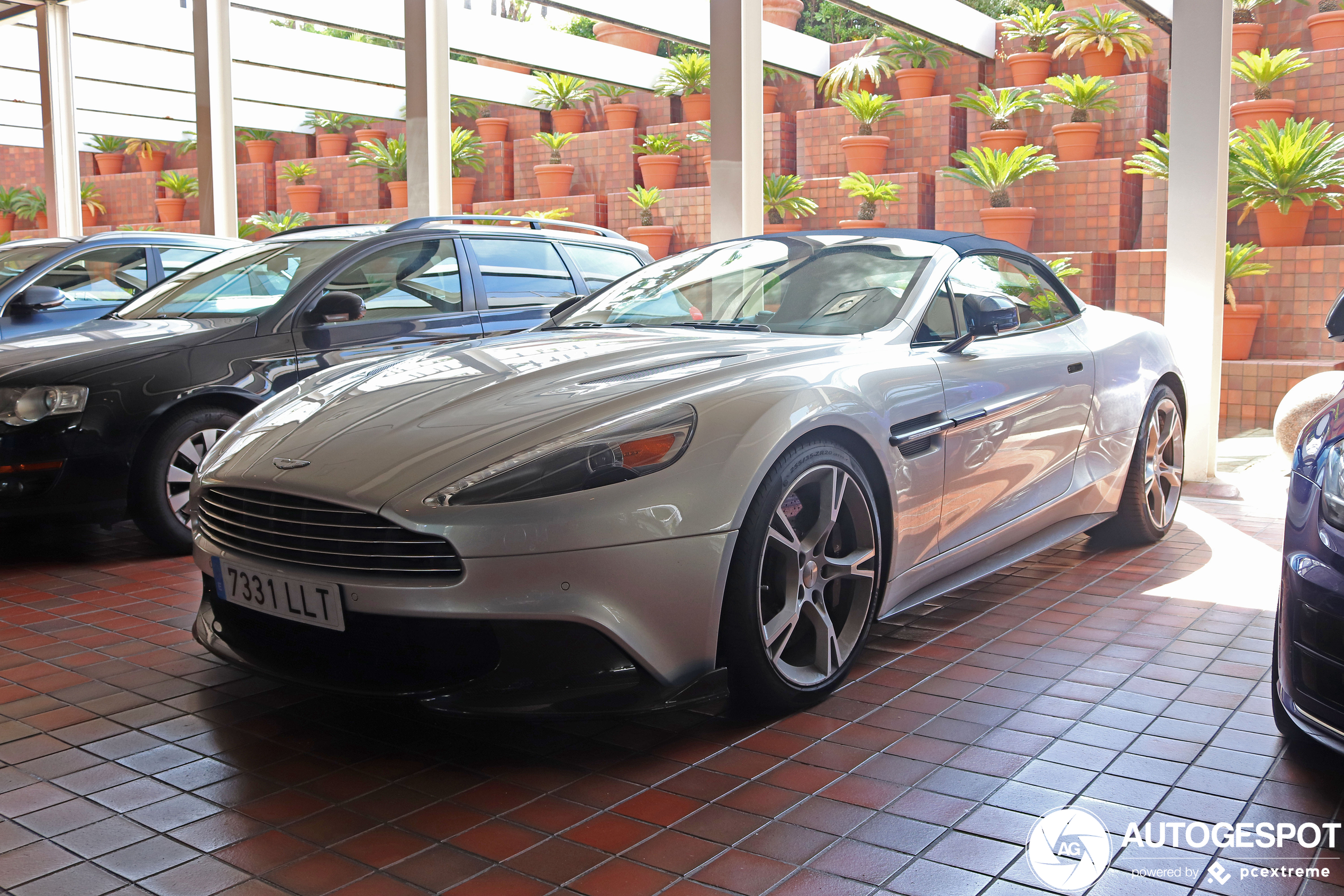 Aston Martin Vanquish S Volante 2017