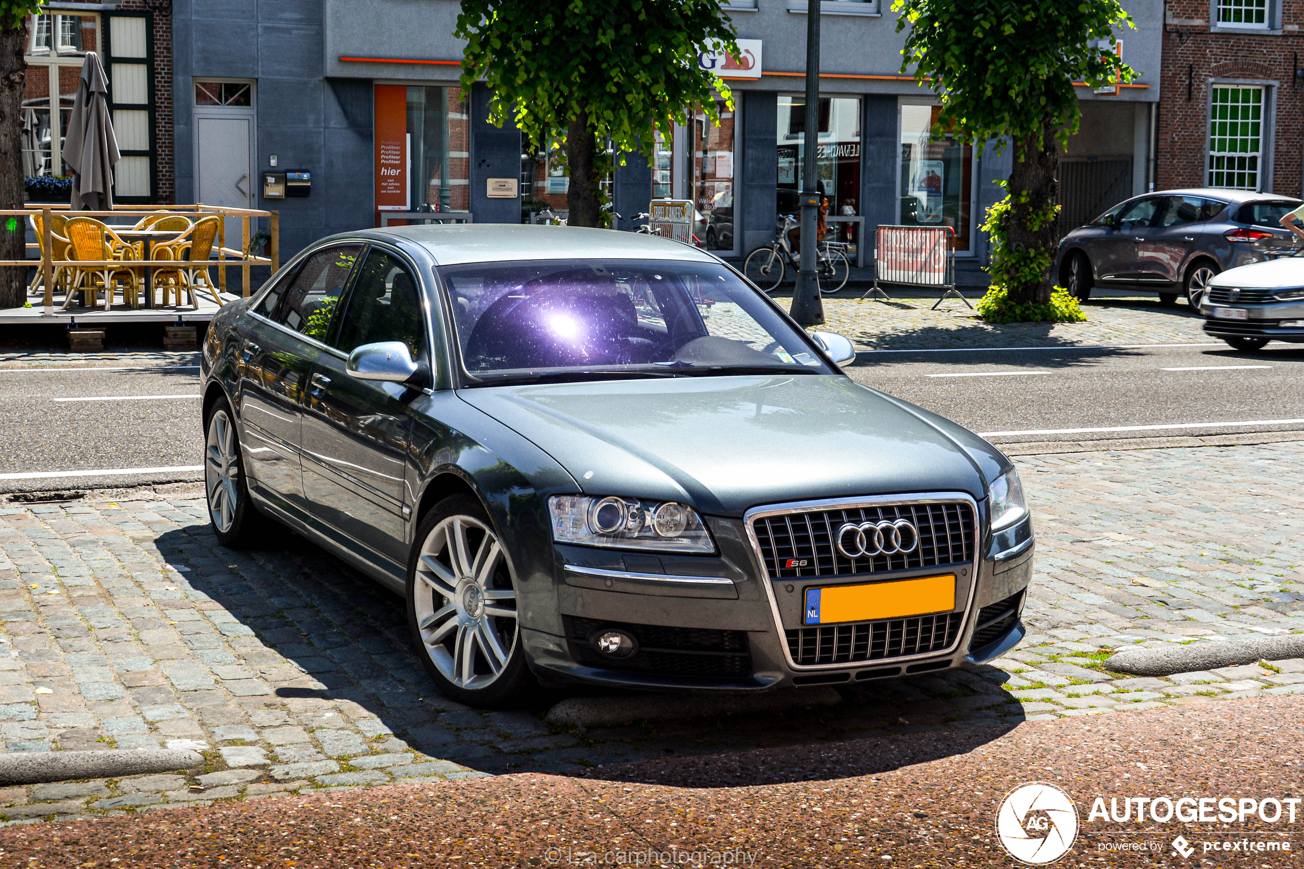 Audi S8 D3