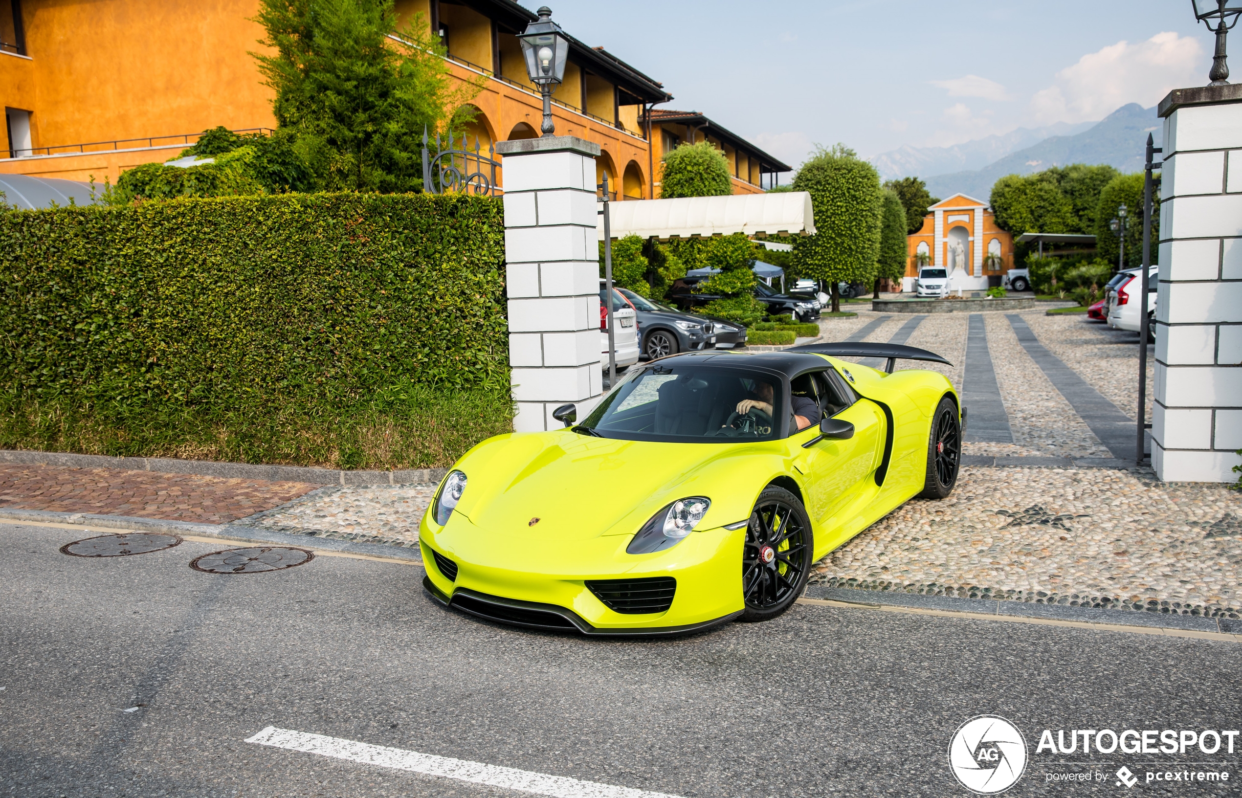 Porsche 918 Spyder Weissach Package