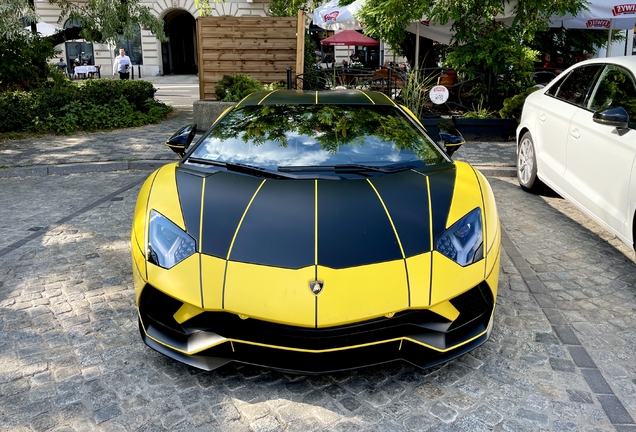 Lamborghini Aventador S LP740-4