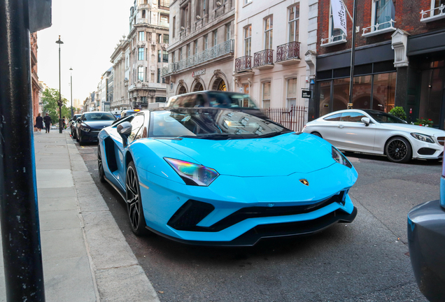 Lamborghini Aventador S LP740-4 Roadster