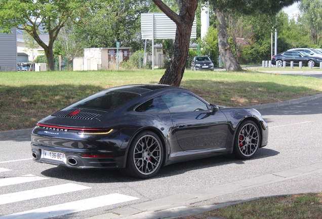 Porsche 992 Carrera 4S