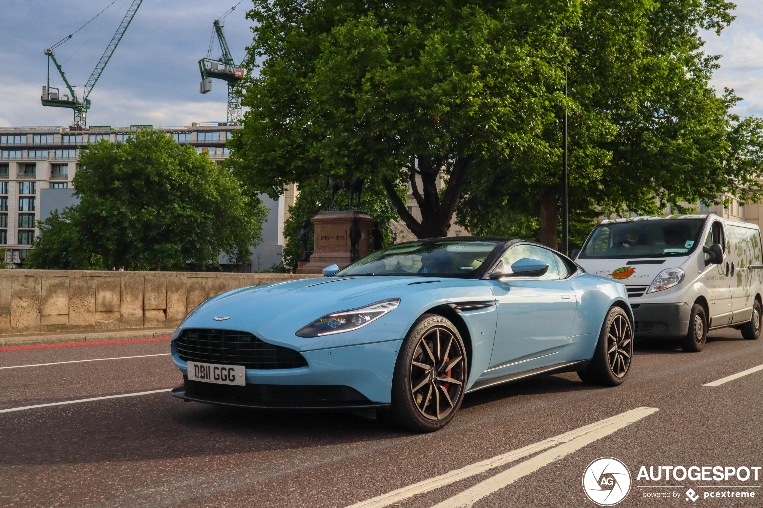 Aston Martin DB11