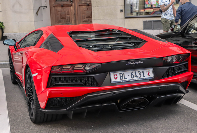 Lamborghini Aventador S LP740-4