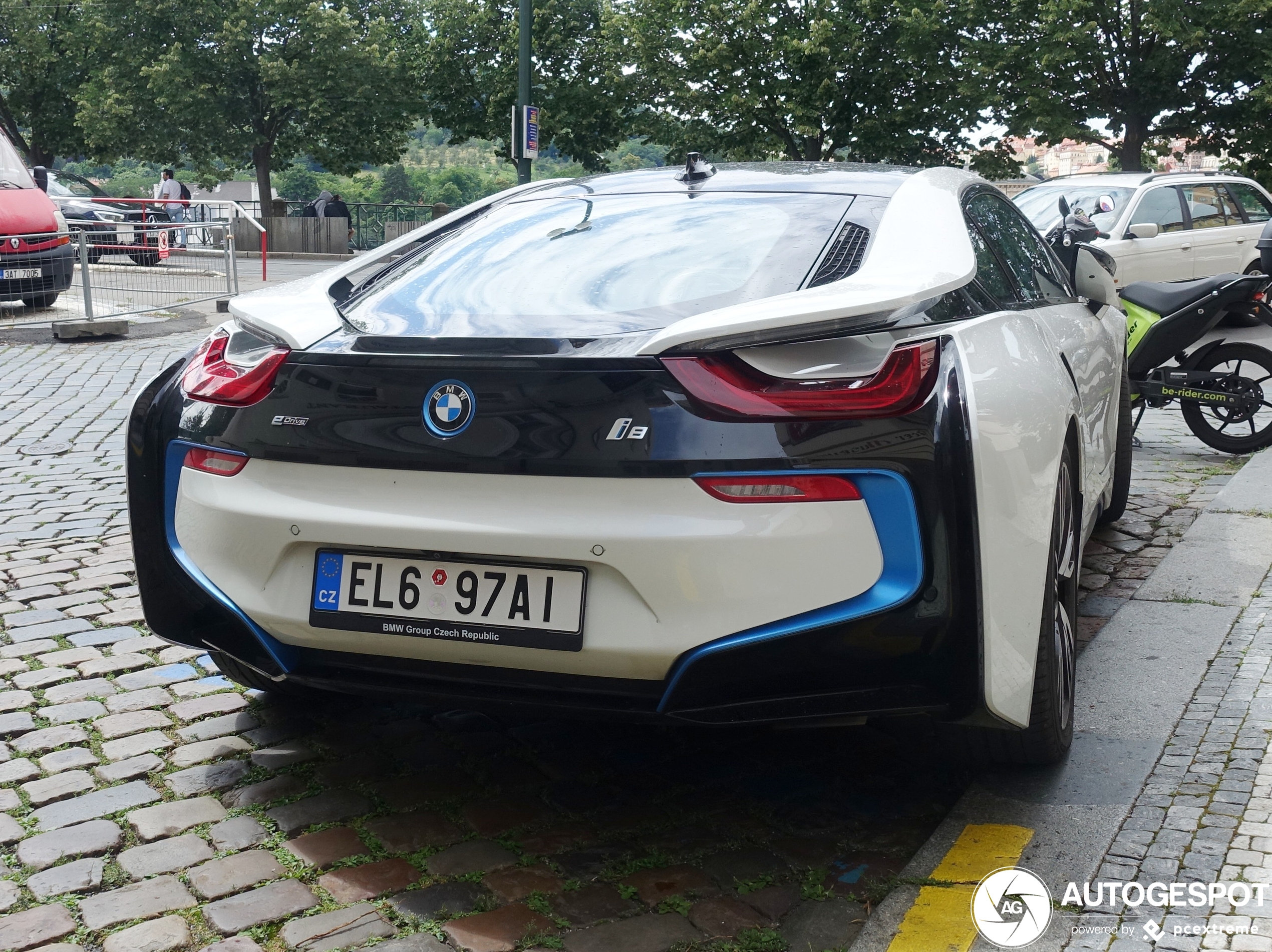 BMW i8