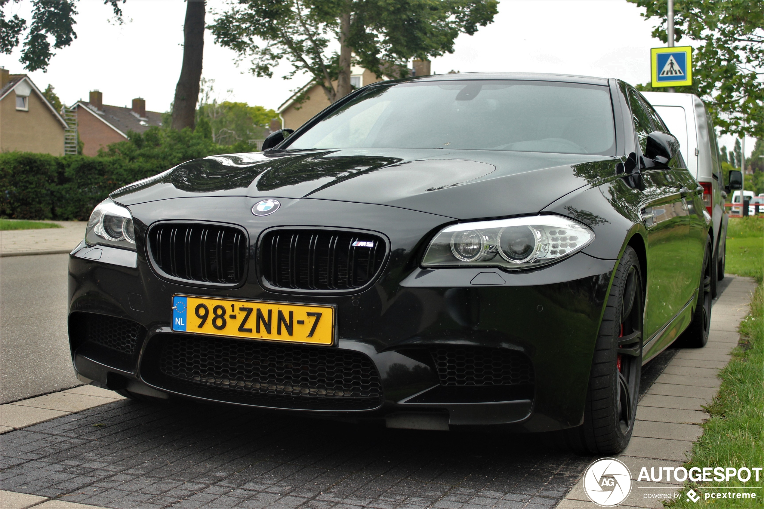 BMW M5 F10 2011