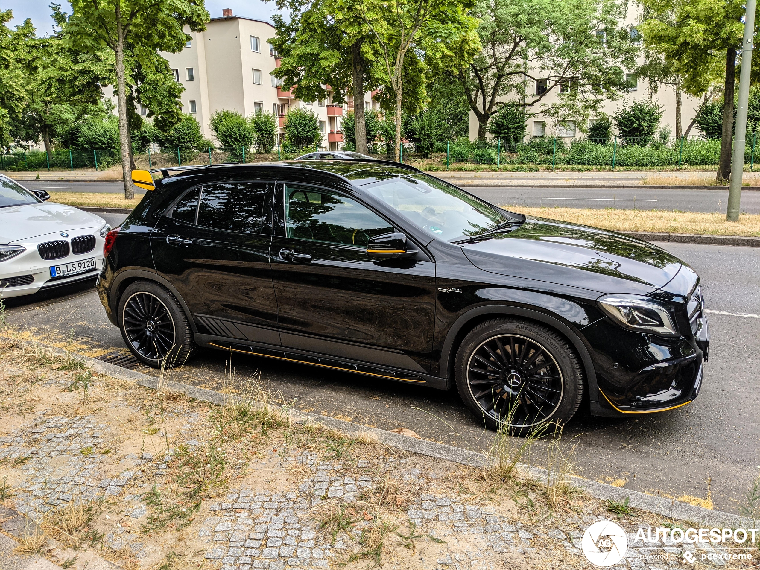 Mercedes-AMG GLA 45 X156 Yellow Night Edition