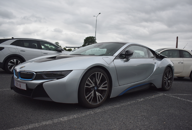 BMW i8