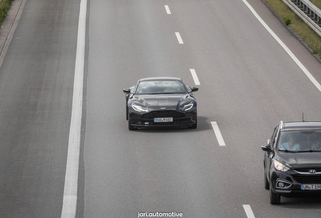 Aston Martin DB11 V8