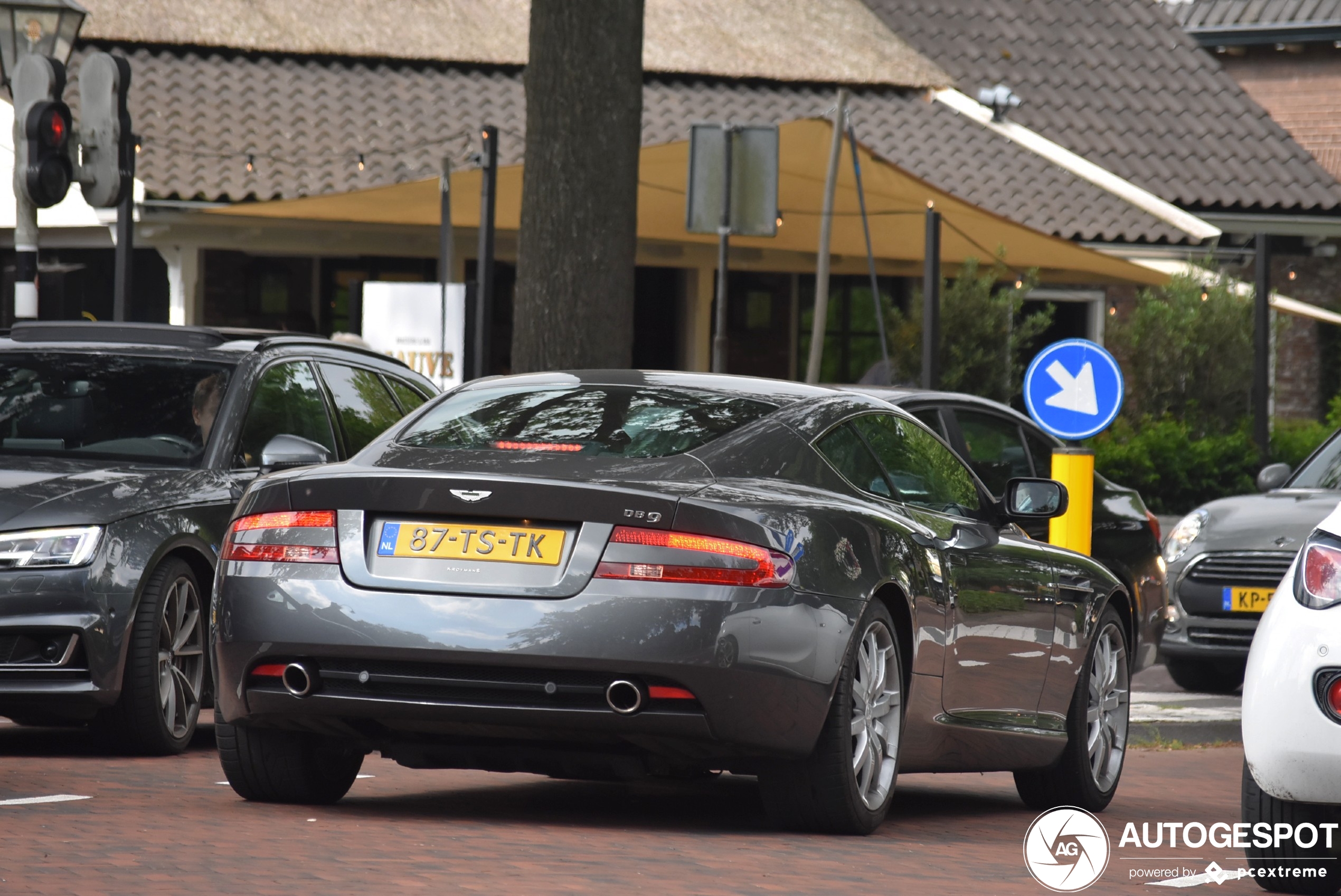 Aston Martin DB9