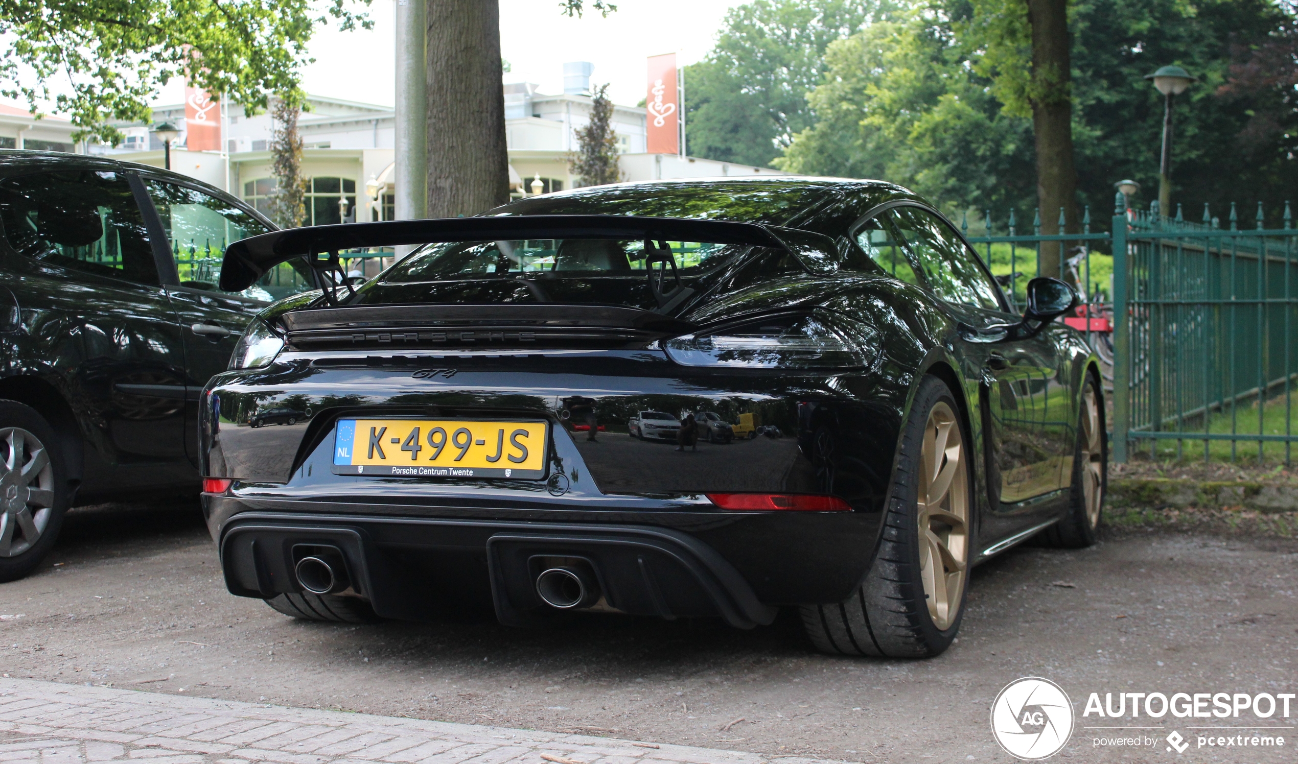 Porsche 718 Cayman GT4