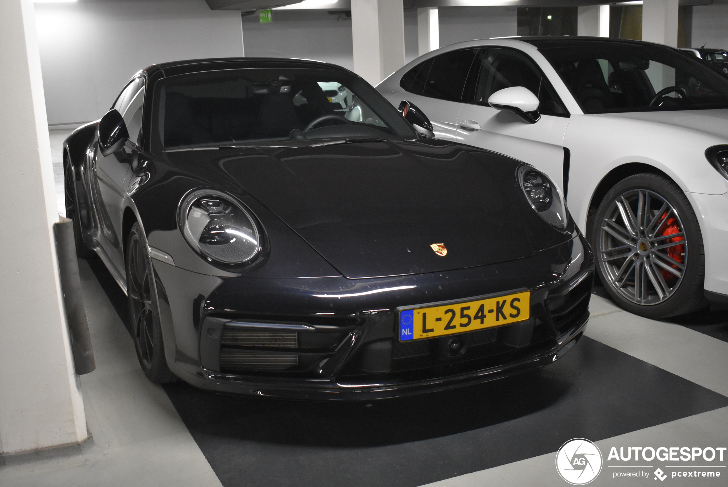 Porsche 992 Carrera 4S