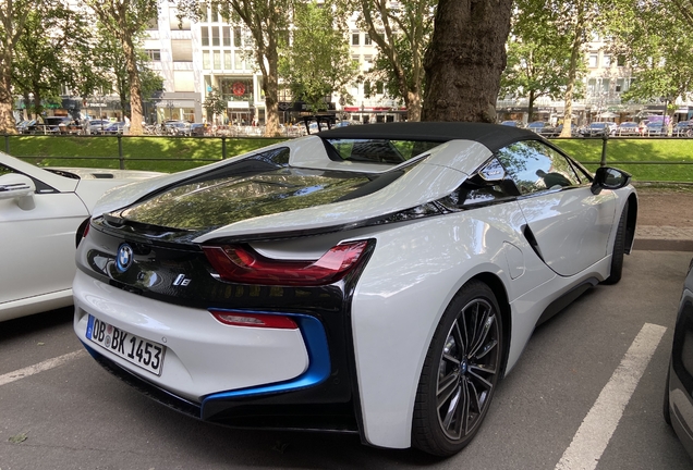 BMW i8 Roadster