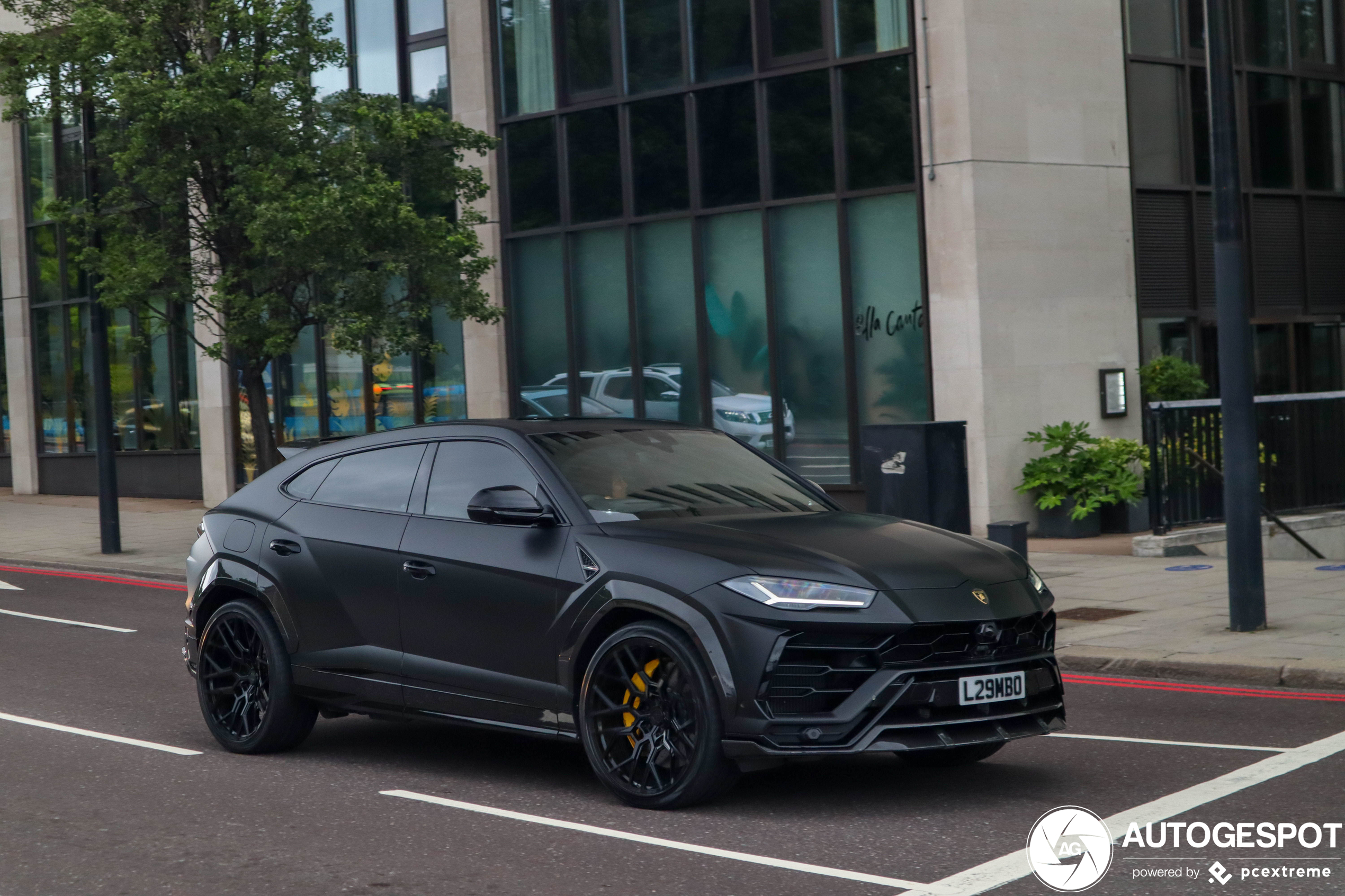 Lamborghini Urus Nero Design