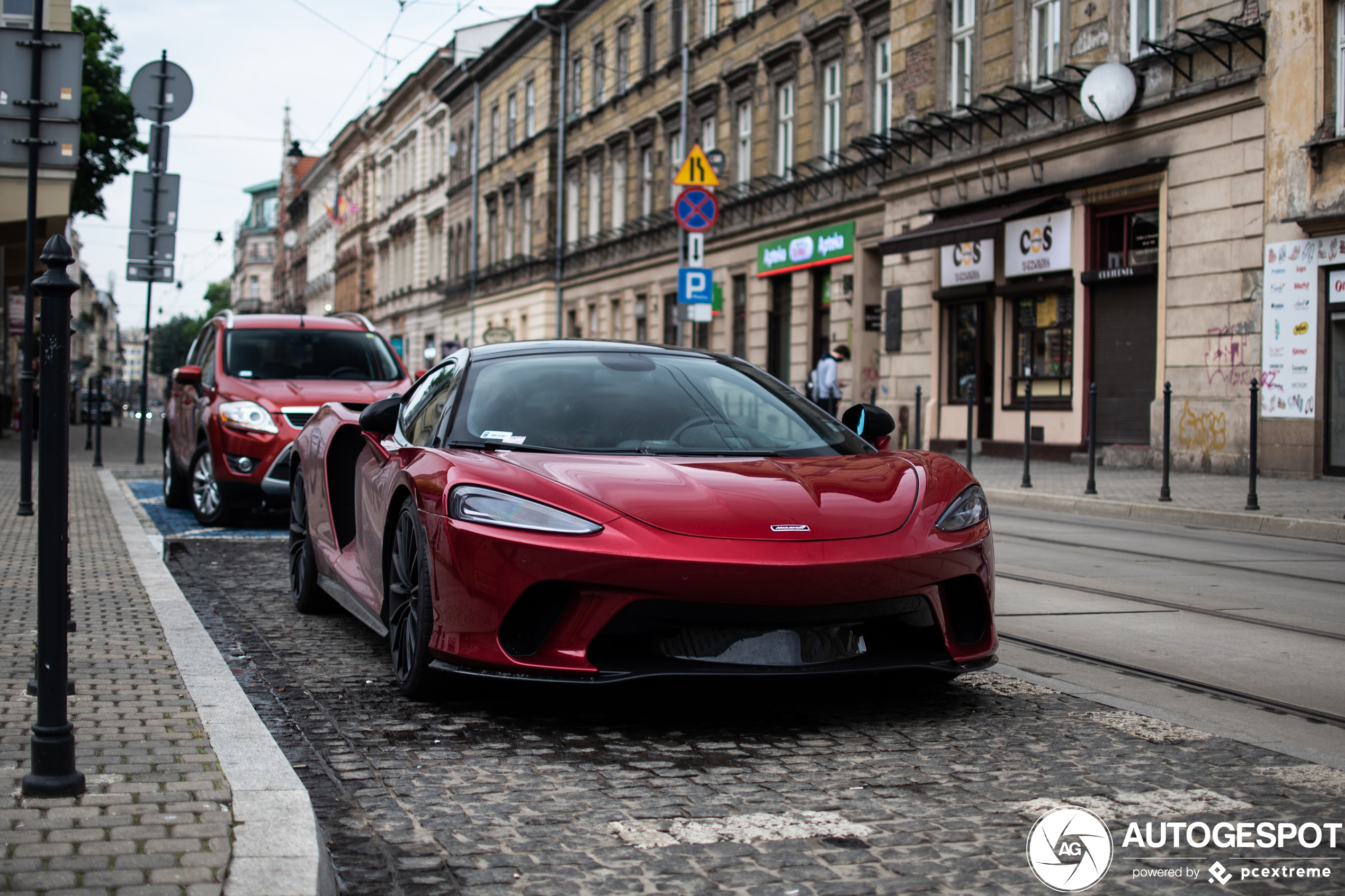 McLaren GT