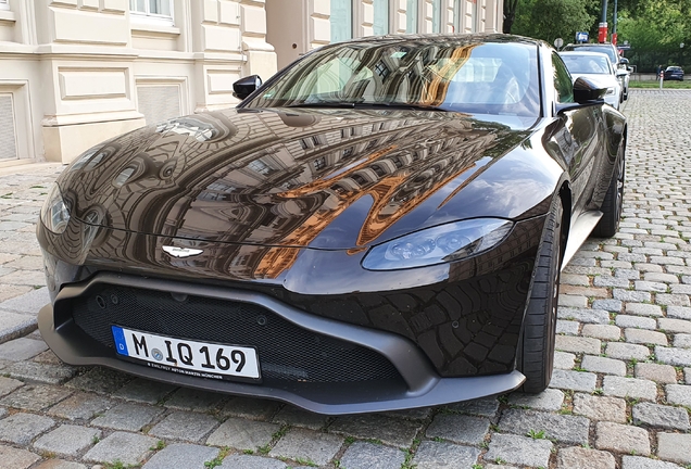 Aston Martin V8 Vantage 2018