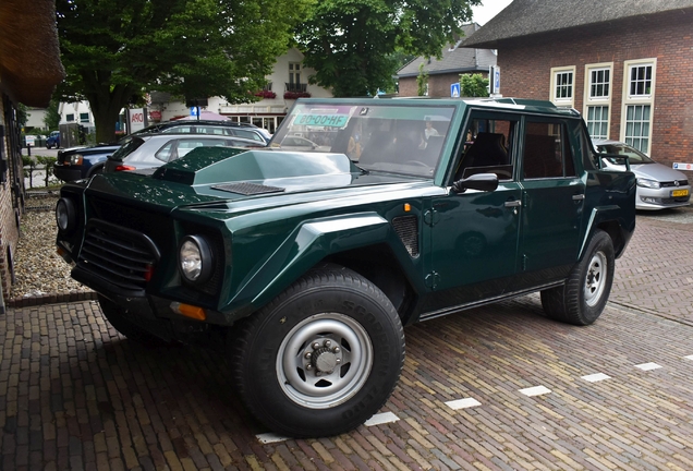 Lamborghini LM002