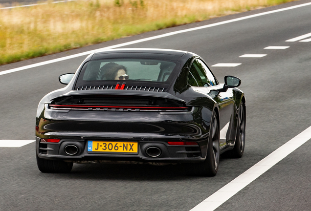 Porsche 992 Carrera 4S