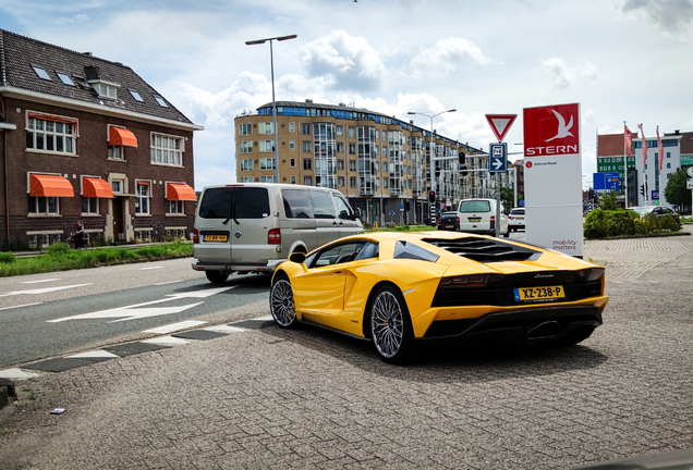 Lamborghini Aventador S LP740-4