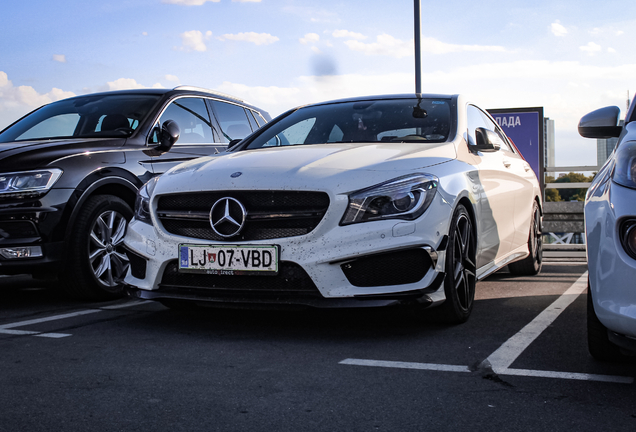 Mercedes-Benz CLA 45 AMG C117