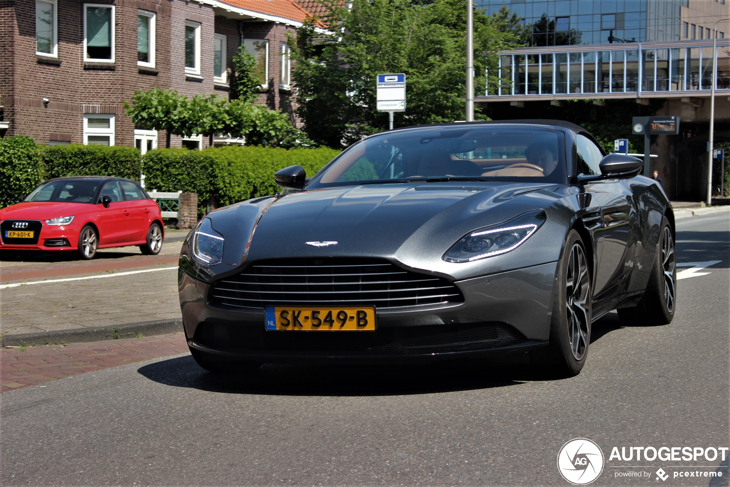 Aston Martin DB11 V8 Volante