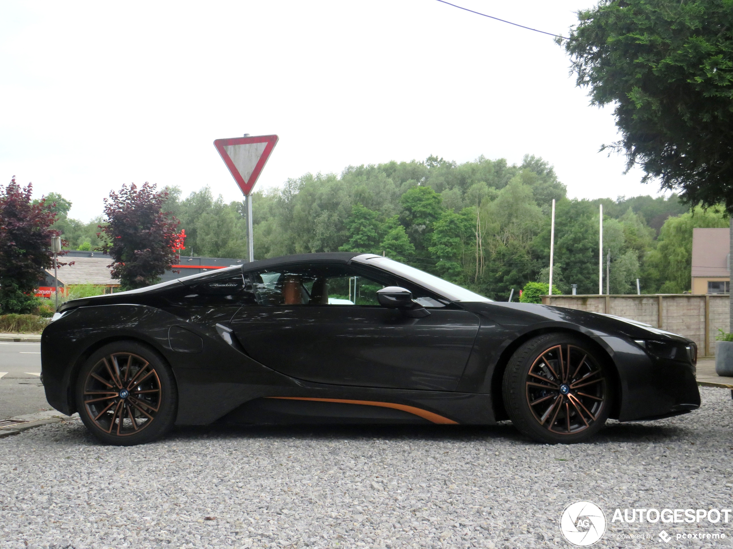 BMW i8 Roadster Ultimate Sophisto Edition