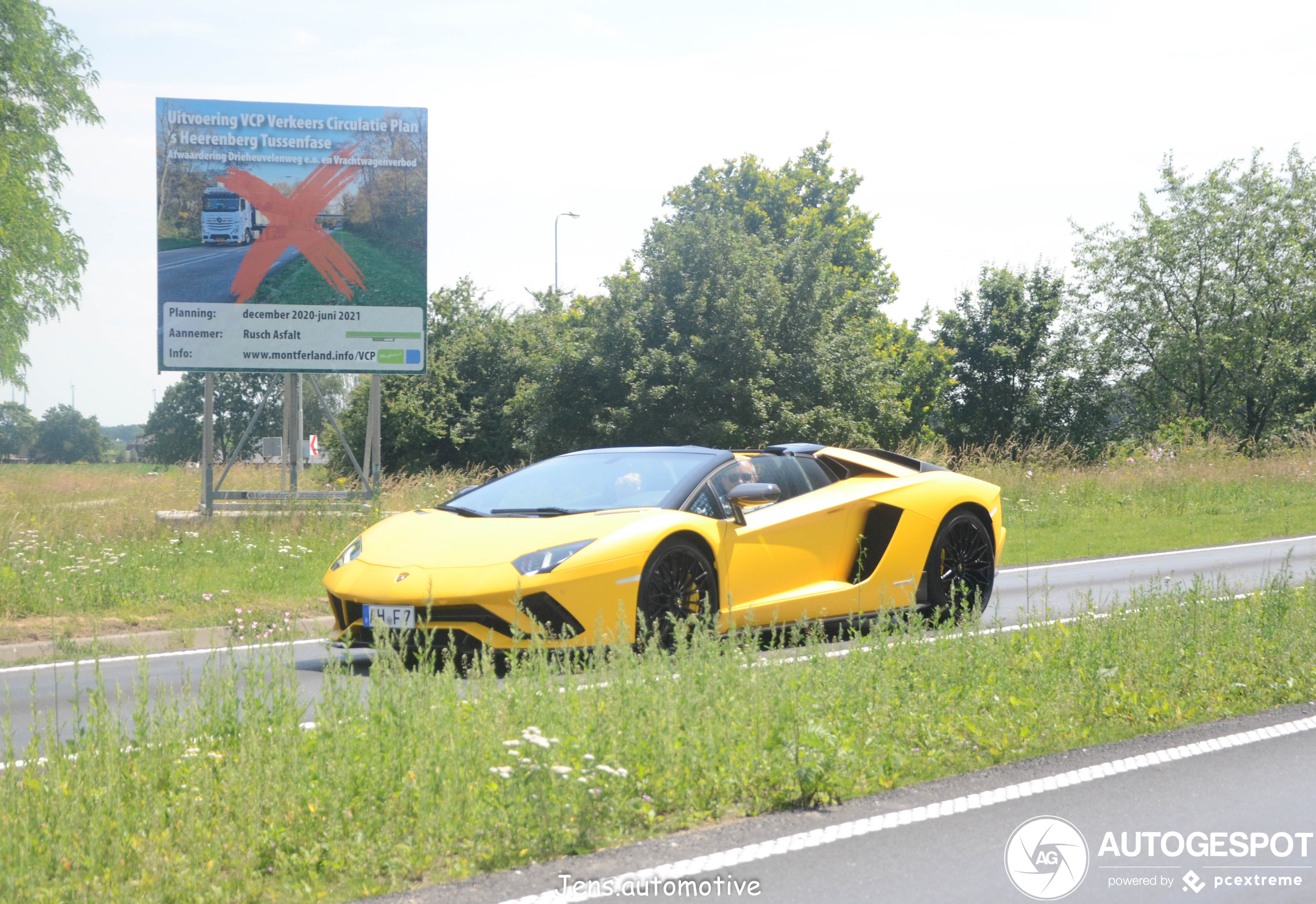 Lamborghini Aventador S LP740-4 Roadster