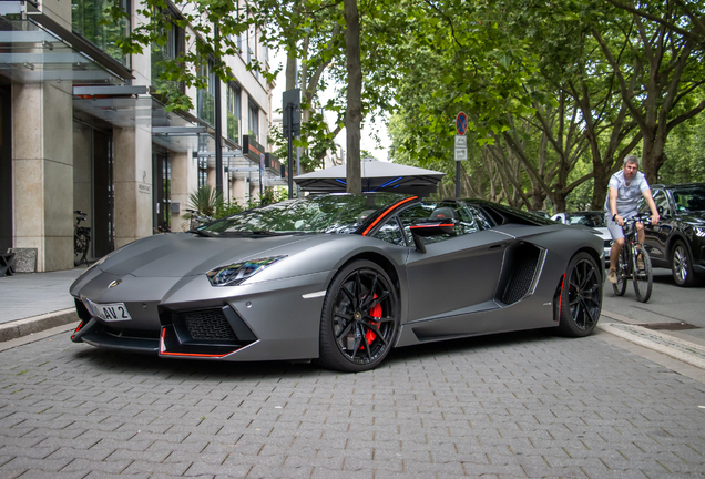 Lamborghini Aventador LP700-4 Roadster Pirelli Edition