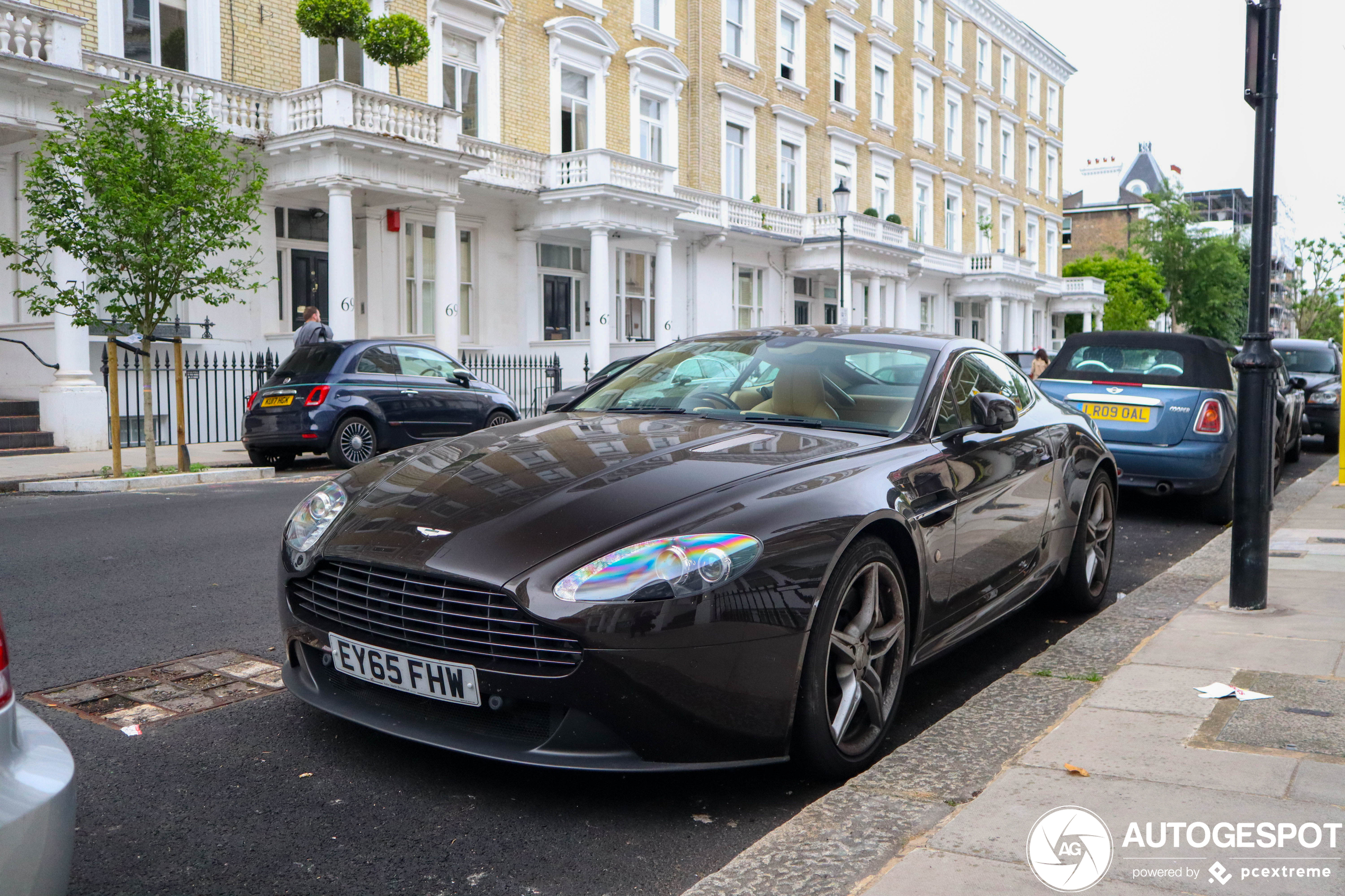 Aston Martin V8 Vantage 2012