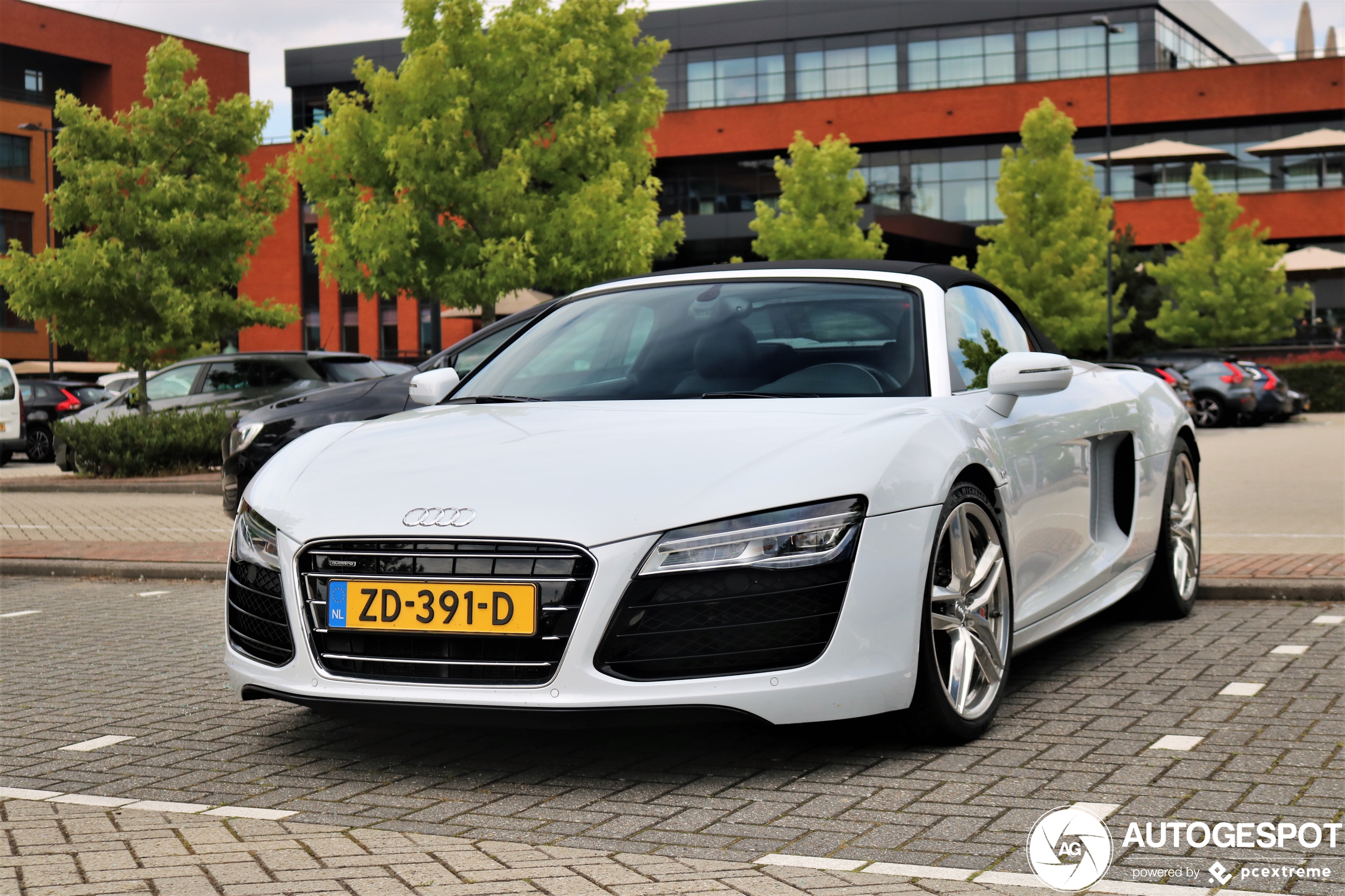 Audi R8 V10 Spyder 2013