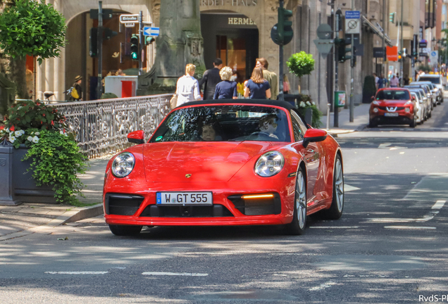 Porsche 992 Carrera 4S Cabriolet