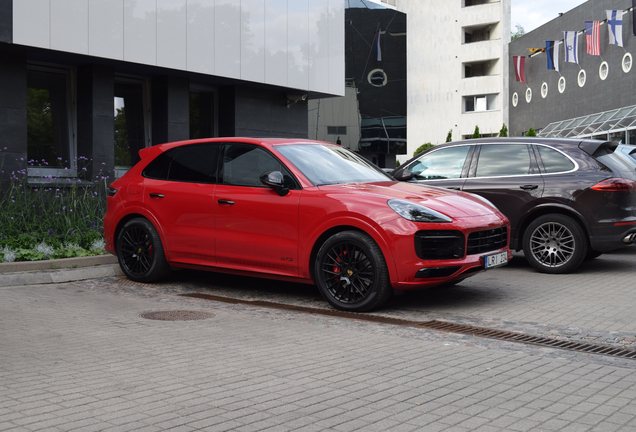 Porsche 9YA Cayenne GTS