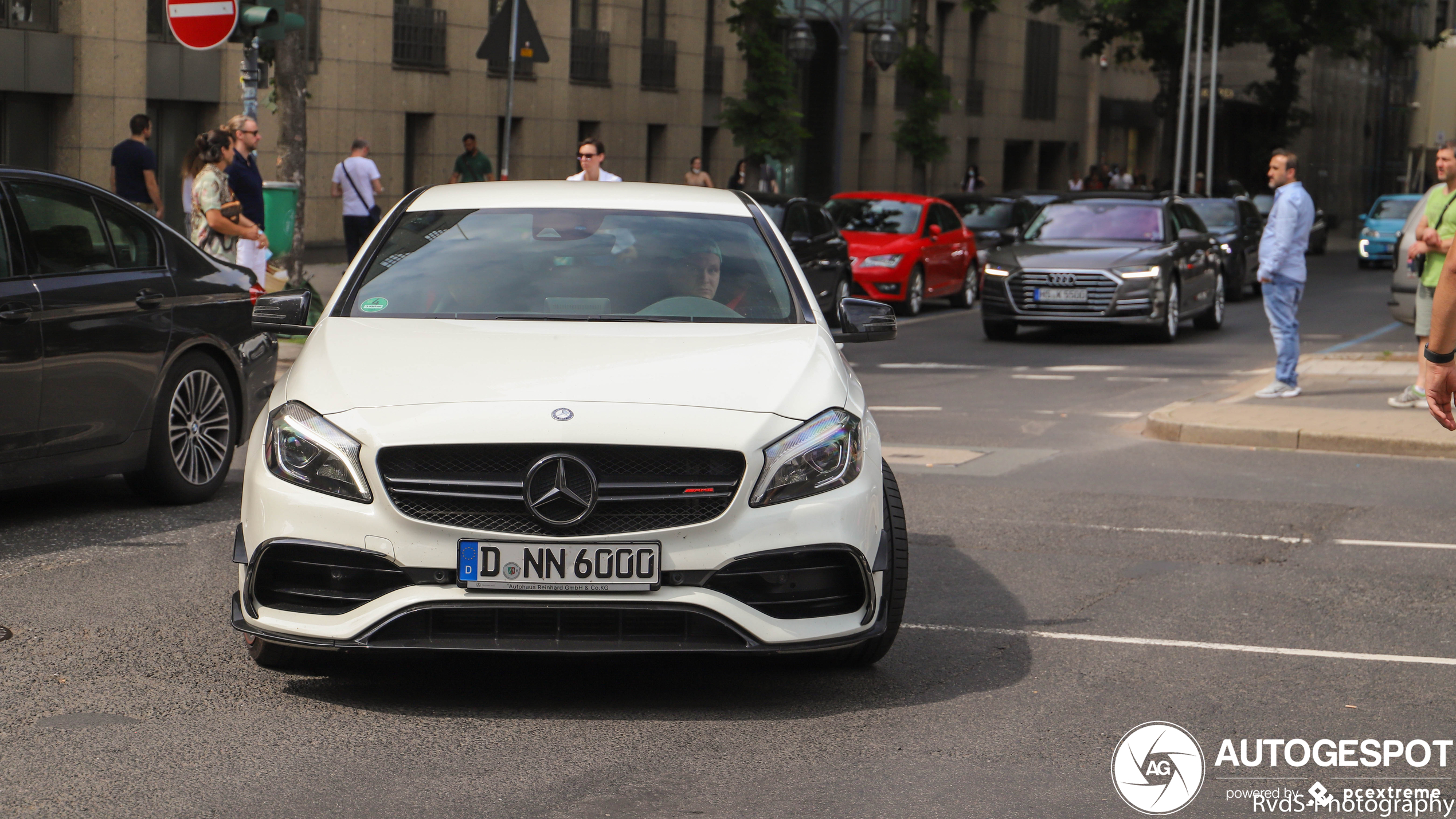 Mercedes-AMG A 45 W176 2015