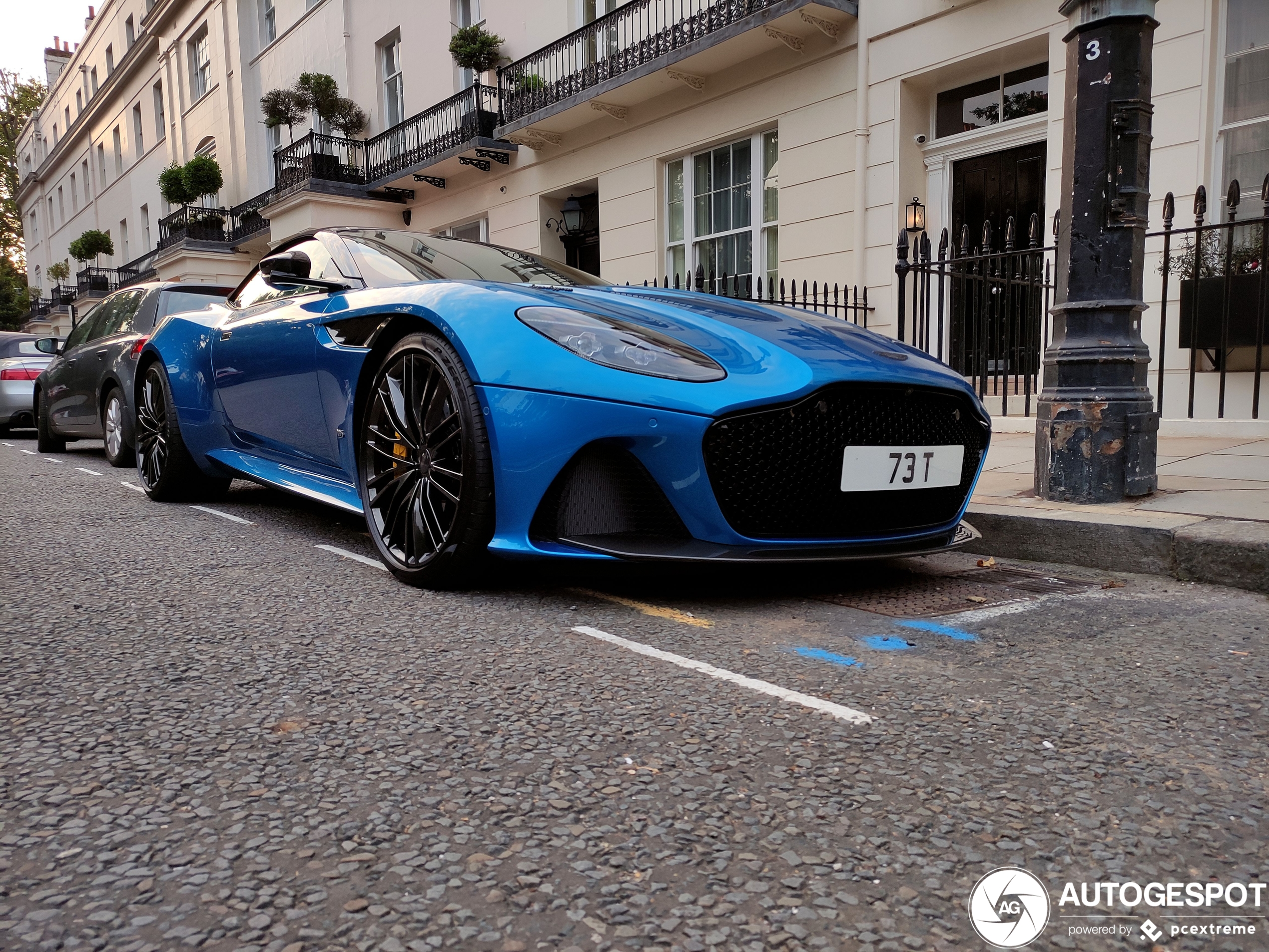 Aston Martin DBS Superleggera Volante